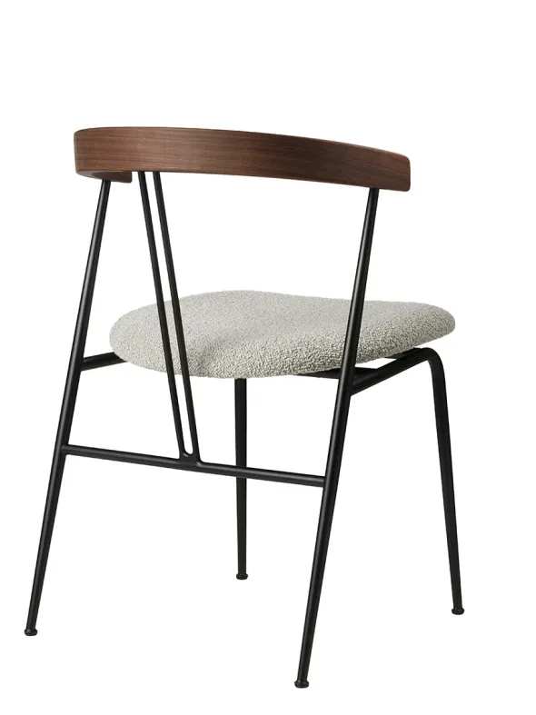 Violin Dining Chair, american walnut fra GUBI