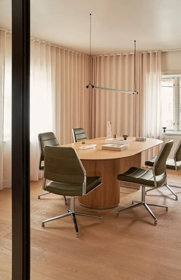 Vipp454 Swivel Chair