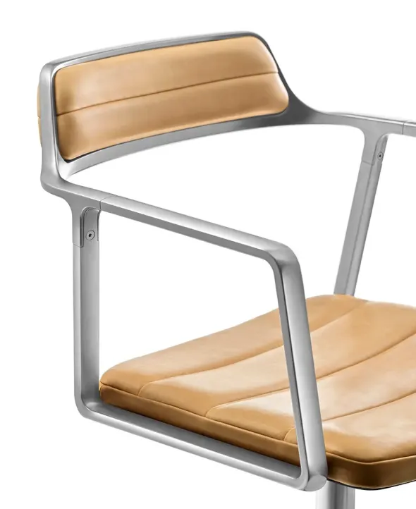VIPP452 Swivel Chair, camel læder fra Vipp