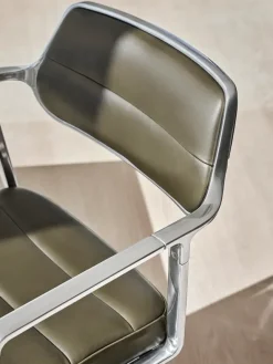 VIPP453 Swivel+ Chair m/hjul, bosco grøn læder fra Vipp
