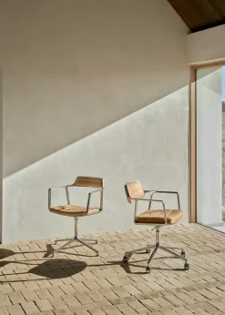 VIPP453 Swivel+ Chair m/hjul, camel læder fra Vipp