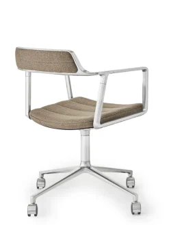 VIPP452 Swivel Chair m/hjul, dark sand fra Vipp