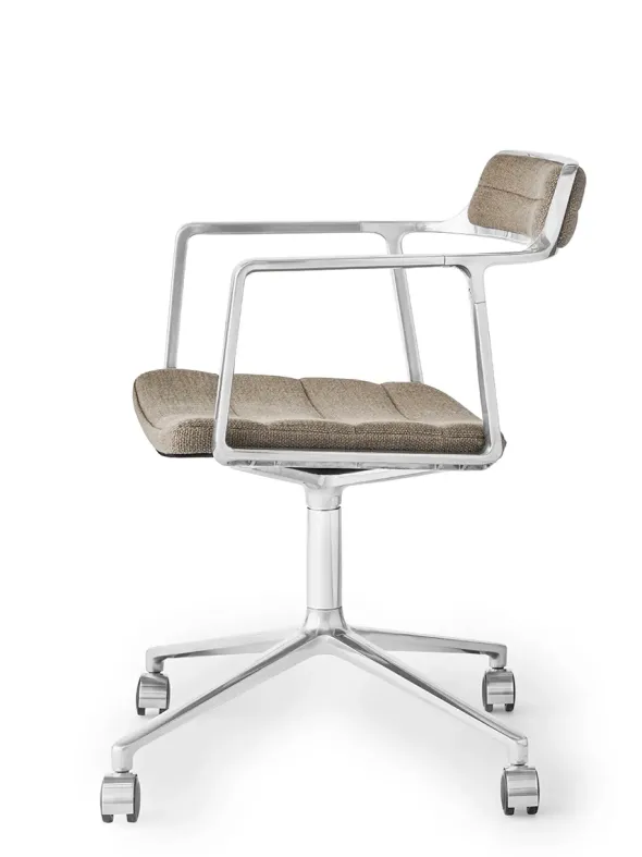 VIPP452 Swivel Chair m/hjul, dark sand fra Vipp