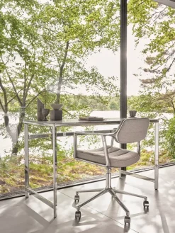 VIPP453 Swivel+ Chair m/hjul, dark sand tekstil fra Vipp