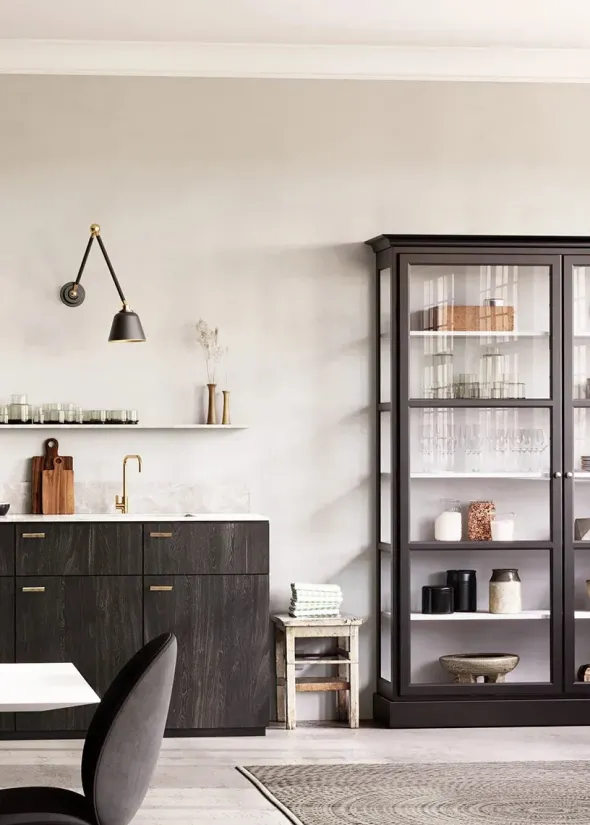 Vitrineskab Classic V2, sort fra Lindebjerg Design