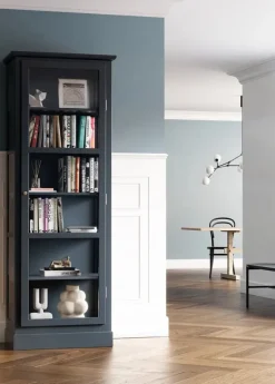 Vitrineskab N1, dark blue fra Lindebjerg Design