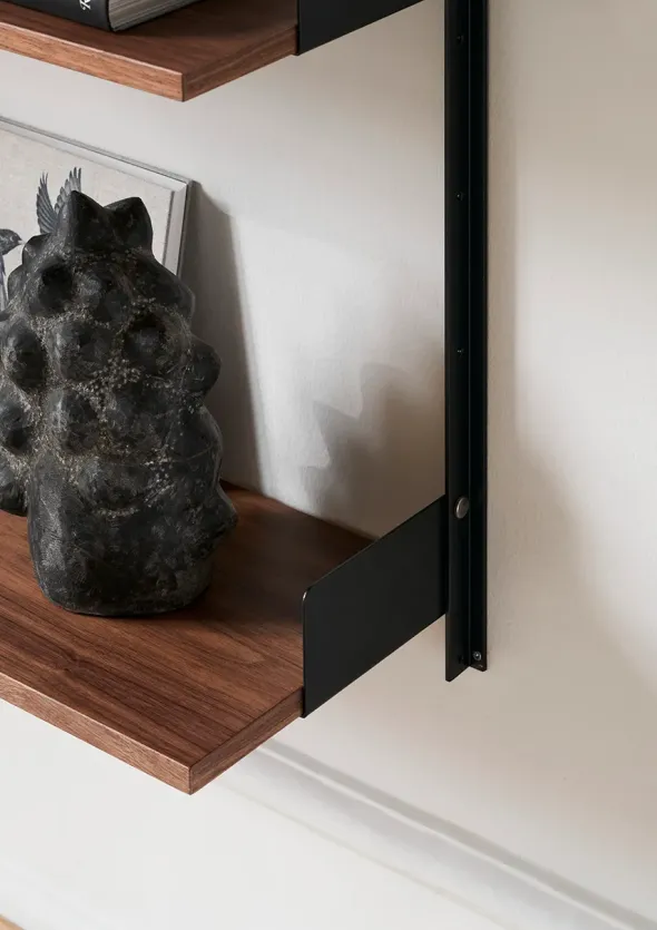 Wall shelf 900 fra New Works