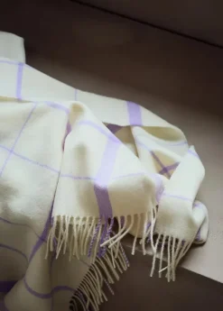 Warp & Weft Plaid, raw white/lilac fra Silkeborg Uldspinderi