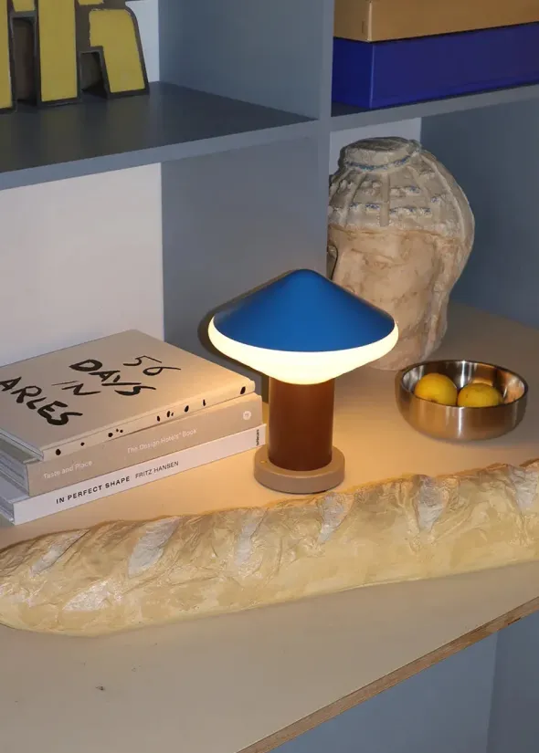 Whipped Portable Table Lamp, sky blue fra LEO Objects