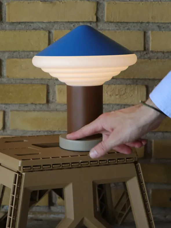 Whipped Portable Table Lamp, sky blue fra LEO Objects