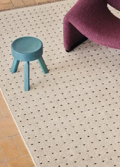 Yield Dot Naturally Coloured Fringes tæppe, 0115 fra Kvadrat