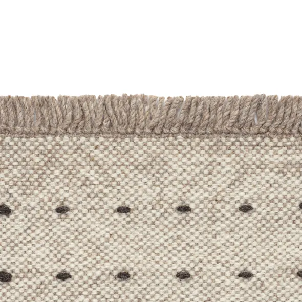 Yield Dot Naturally Coloured Fringes tæppe, 0115 fra Kvadrat