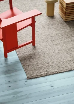 Yield Melange Naturally Coloured Fringes tæppe, 0152 fra Kvadrat