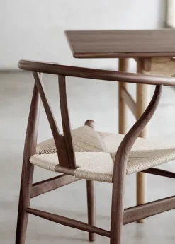 Y-stol CH24, Eg røget olie af Hans J. Wegner