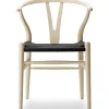 Y-stol CH24 Soft Barley med sort flet af Hans J. Wegner