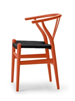 Y-stol CH24 Soft Orange Red med sort flet af Hans J. Wegner