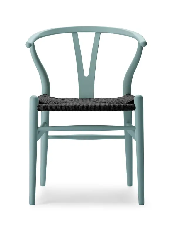 Y-stol CH24 Soft Pewter med sort flet af Hans J. Wegner