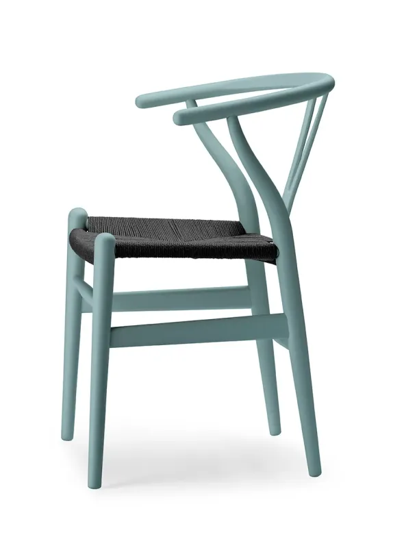 Y-stol CH24 Soft Pewter med sort flet af Hans J. Wegner