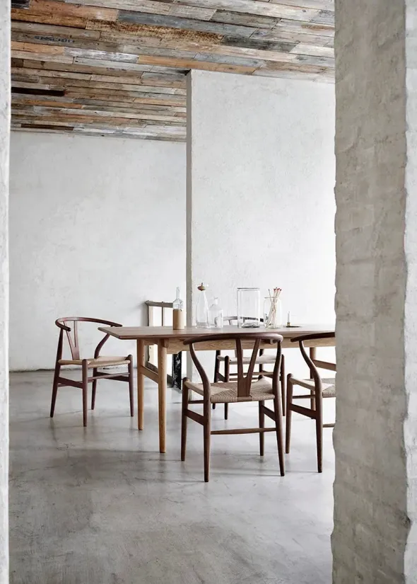 Y-stol CH24, Valnød lak af Hans J. Wegner